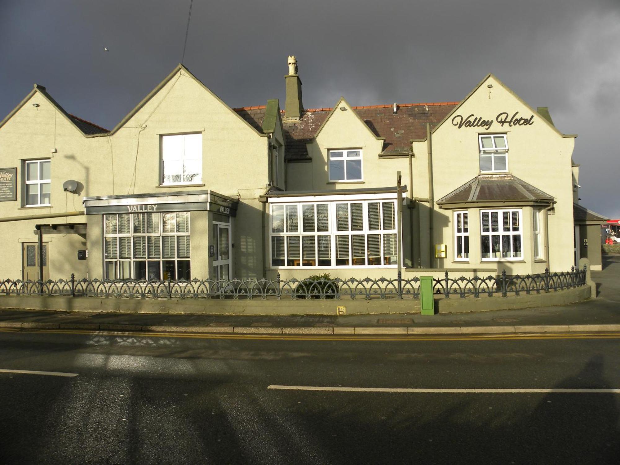 The Valley Hotel, Anglesey ภายนอก รูปภาพ